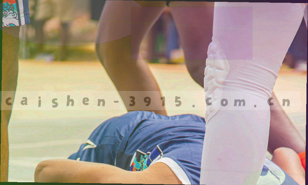 多个几何徽章标签斜向排列的图形